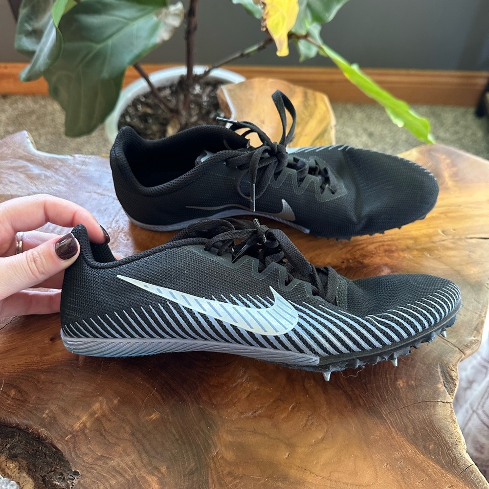 Women’s size 7 Nike track cleats. Hardly worn.